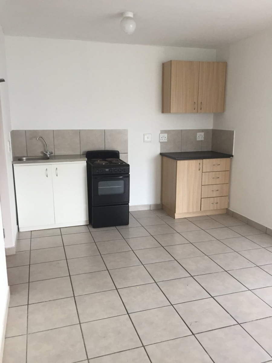 To Let 2 Bedroom Property for Rent in Peerless Park East Western Cape